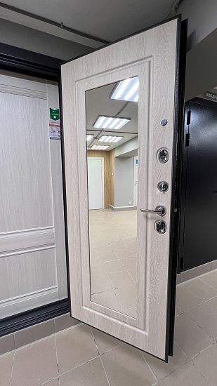 Входная дверь  